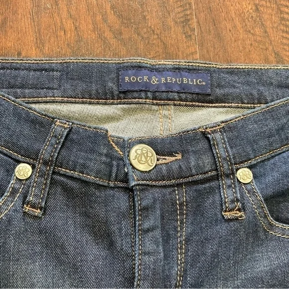 8 ROCK & REPUBLIC Berlin stretchy jeans. High rise dark wash tapered studded EUC - Picture 16 of 16